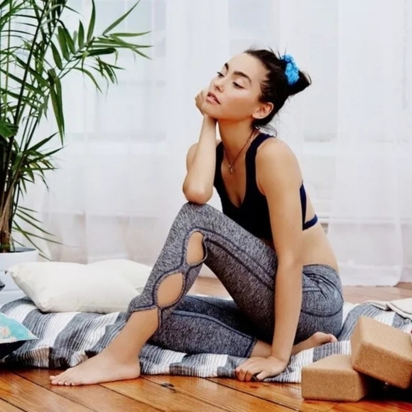 Free People FP Movement Infinity Cut Out Leggings in Navy Blue and White Sz XS - Picture 1 of 13